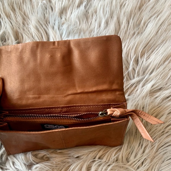 ASOS Leather Tuck Lock wallet purse tan color - Picture 4 of 5